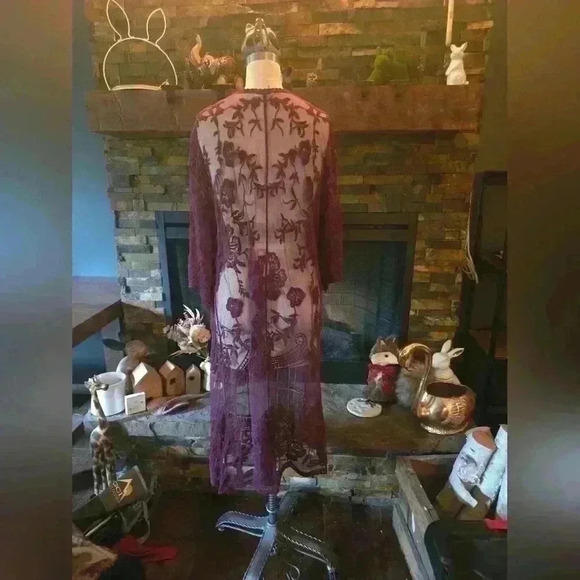 Maroon lace topper - Picture 2 of 2